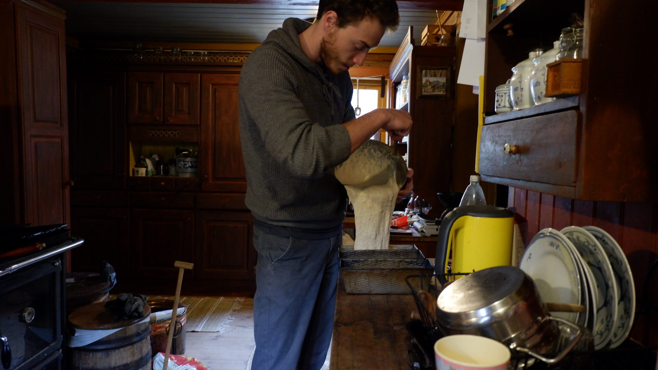 Teig kommt in Formen