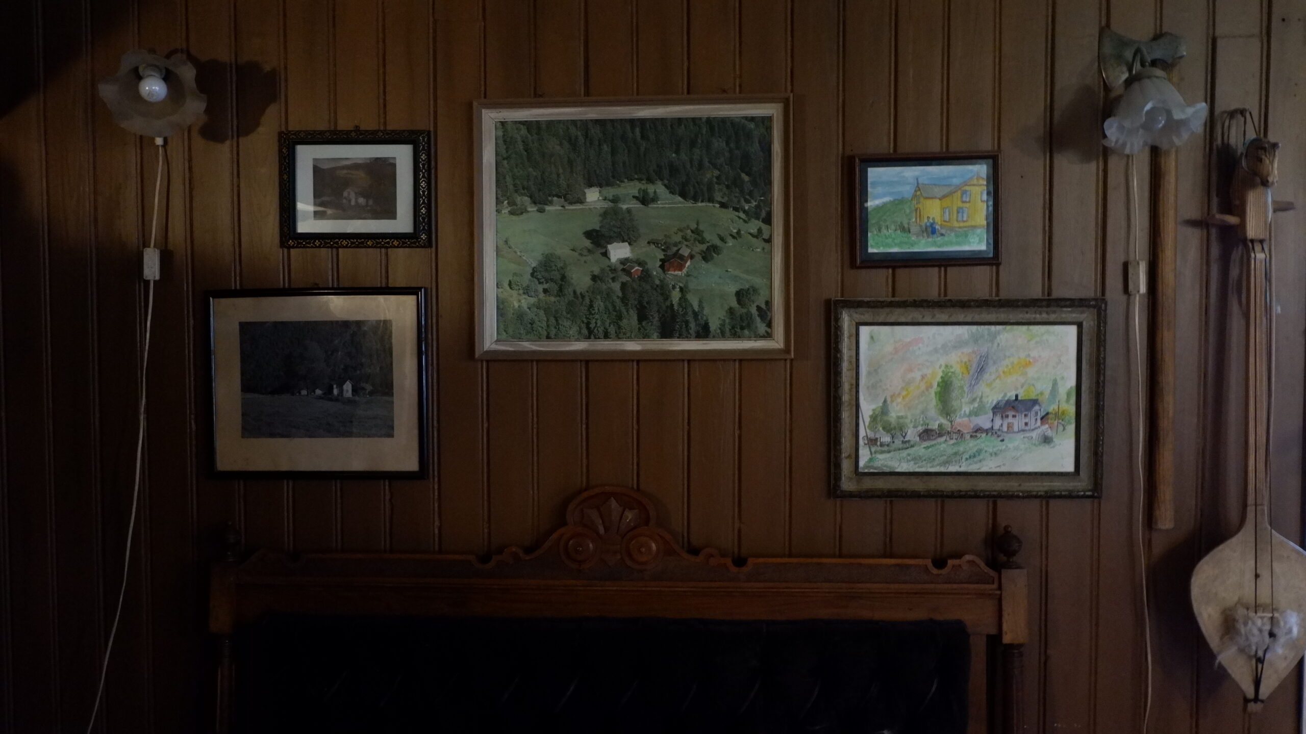 Korvins Bild an der Wohnzimmerwand